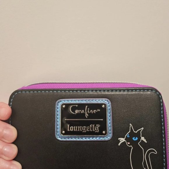 Coraline Loungefly Wallet NWOT (Glow In The Dark) - Picture 3 of 4